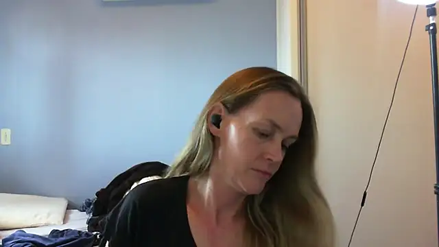 Annylove1 online show from October 29, 2025, 3:47 pm