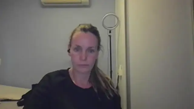 Annylove1 online show from November 17, 2025, 12:16 am