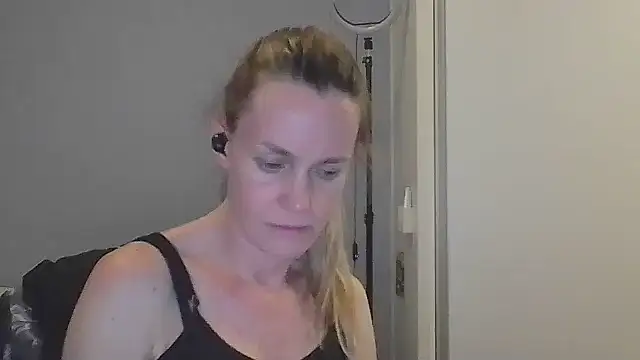 Annylove1 online show from December 5, 2025, 12:19 am