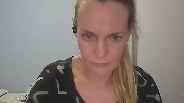 Annylove1 online show from February 4, 2026, 12:16 am