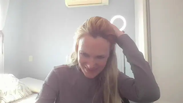 Annylove1 online show from July 6, 2026, 5:04 pm