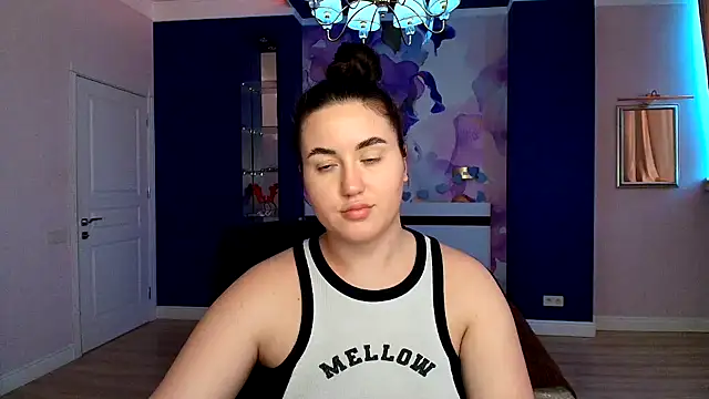 Roxie Bradley online show from January 6, 2025, 10:57 am