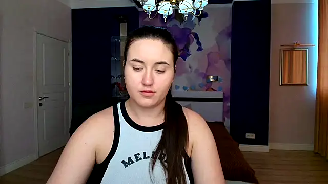 Roxie Bradley online show from February 4, 2025, 10:54 am