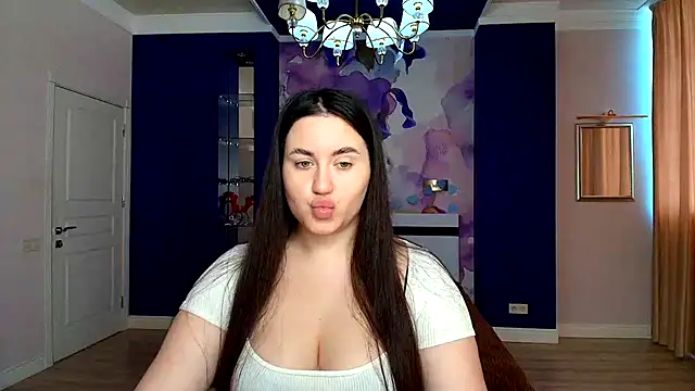 Roxie Bradley online show from March 4, 2025, 6:47 am