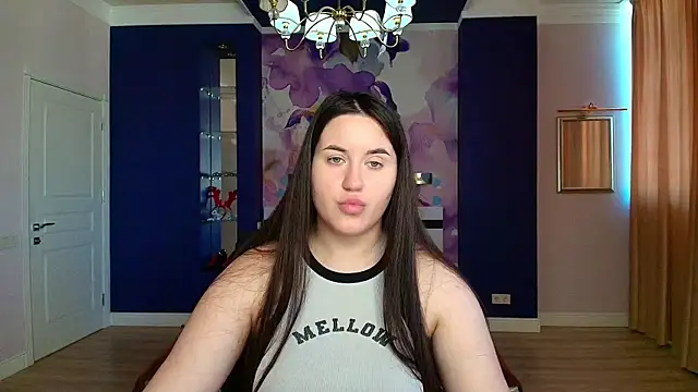 Roxie Bradley online show from March 7, 2025, 6:57 am