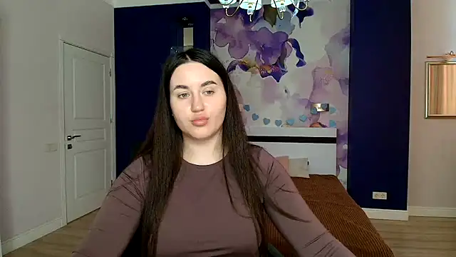 Roxie Bradley online show from March 11, 2025, 6:53 am