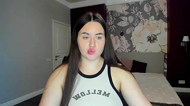 Roxie Bradley online show from December 22, 2025, 6:43 am