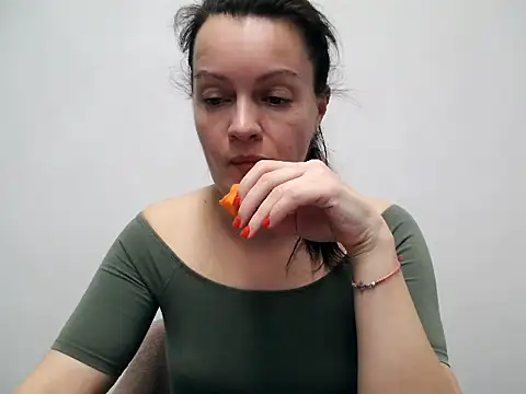 LoveNBloom online show from December 1, 2024, 7:14 pm