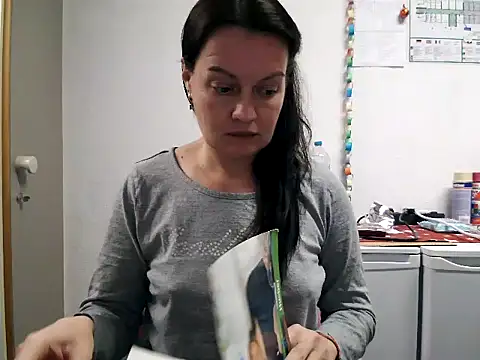 LoveNBloom online show from January 8, 2025, 7:56 pm