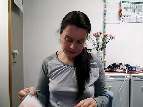 LoveNBloom online show from January 27, 2025, 6:20 pm