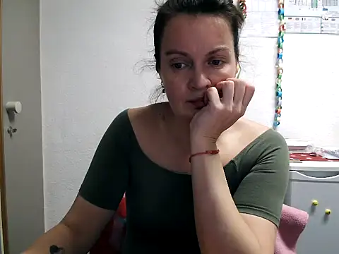 LoveNBloom online show from February 21, 2025, 6:04 pm