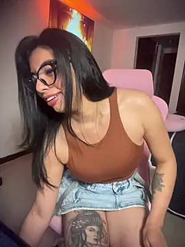 Miaparkerss  online show from October 31, 2025, 9:49 pm