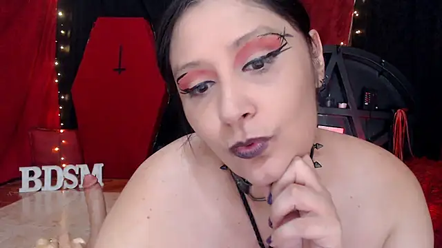 Snapshot of MonetKitty chatting on May 19, 2026, 7:31 pm MonetKitty online show from May 19, 2026, 7:31 pm