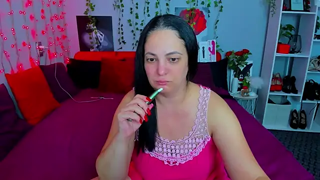 DarlingMilf online show from September 9, 2025, 6:07 pm