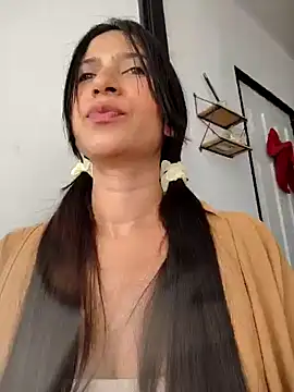 Snapshot of lady-rosse chatting on December 17, 2024, 6:31 pm lady-rosse online show from December 17, 2024, 6:31 pm