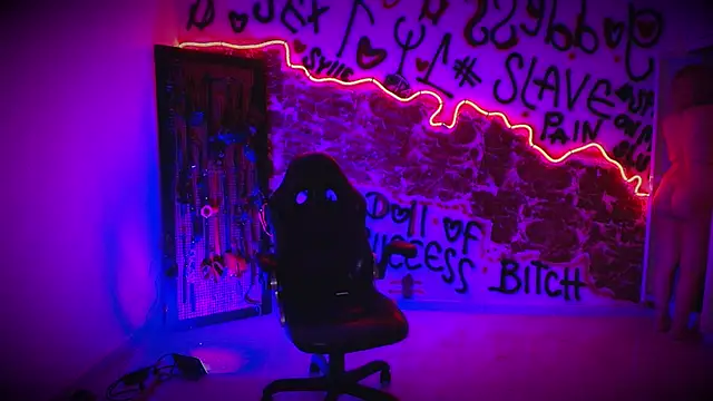 Laura takint online show from September 9, 2025, 9:03 pm