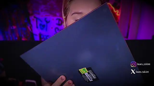 Laura takint online show from September 25, 2025, 9:18 pm