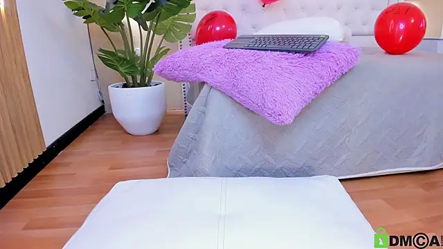 Snapshot of Mackenzie_17 chatting on February 20, 2026, 8:27 am Mackenzie 17 online show from February 20, 2026, 8:27 am