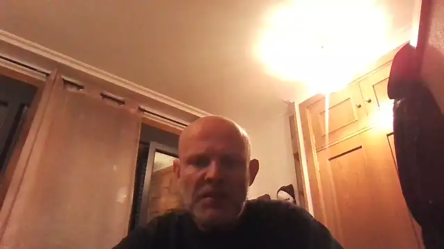 davigochi77bcn online show from December 18, 2024, 7:52 pm