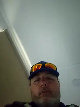 Hotredheadandtoungelasher online show from October 30, 2025, 6:52 pm