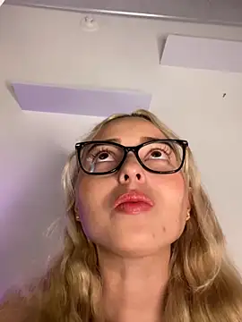 Irisweet  online show from January 12, 2025, 10:33 pm