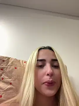 Irisweet  online show from February 12, 2025, 5:37 am