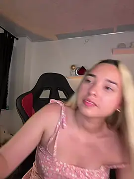 Irisweet  online show from March 5, 2025, 9:37 pm