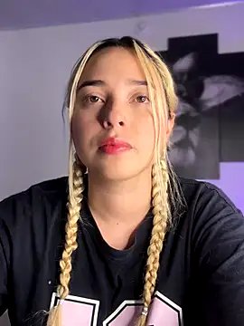 Irisweet  online show from September 15, 2025, 10:10 pm