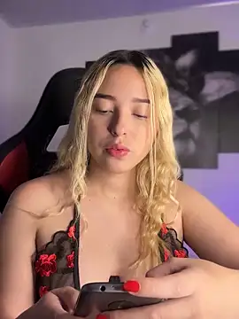 Irisweet  online show from September 18, 2025, 2:41 pm