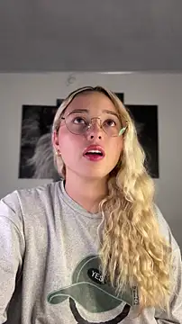 Irisweet  online show from November 16, 2025, 9:31 pm