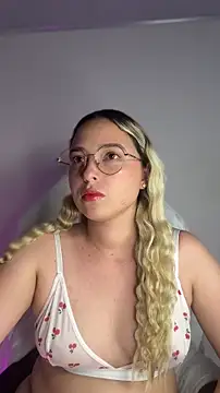 Snapshot of Irisweet_ chatting on March 15, 2026, 9:10 pm Irisweet online show from March 15, 2026, 9:10 pm