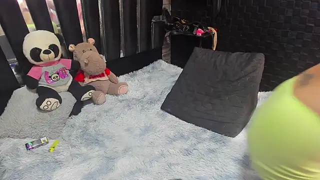 mature sexi40 online show from December 14, 2025, 1:38 pm