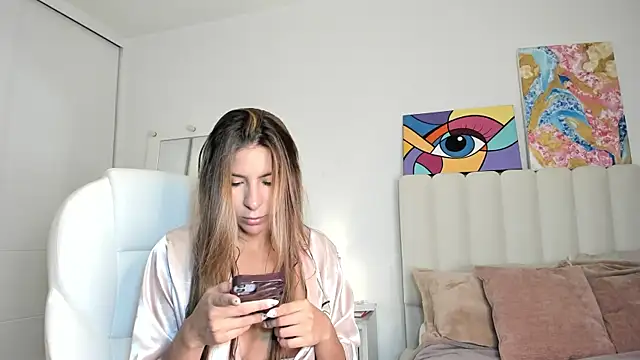 Daniela Miller  online show from September 30, 2025, 11:43 pm