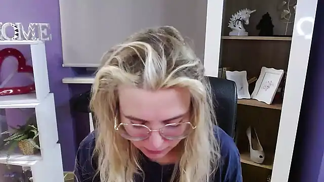 Zoey Erotic online show from February 19, 2026, 5:47 am