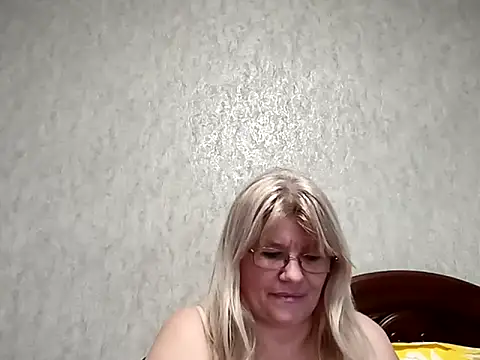Snapshot of Diana_49 chatting on February 1, 2025, 10:37 am Diana 49 online show from February 1, 2025, 10:37 am