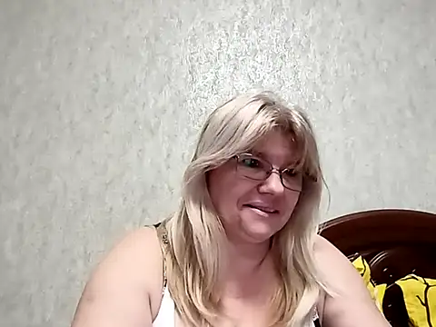 Snapshot of Diana_49 chatting on February 2, 2025, 11:08 am Diana 49 online show from February 2, 2025, 11:08 am