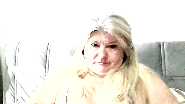 Snapshot of Diana_49 chatting on April 24, 2026, 2:47 am Diana 49 online show from April 24, 2026, 2:47 am