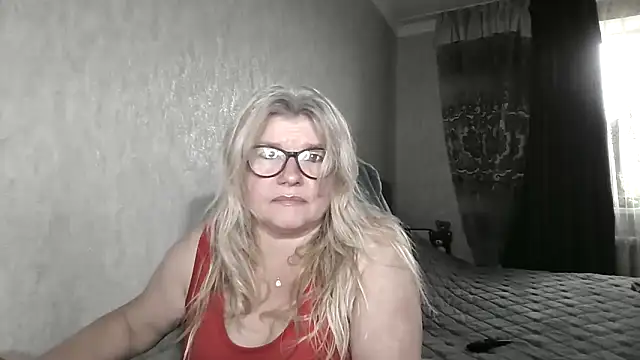 Snapshot of Diana_49 chatting on May 21, 2026, 10:33 am Diana 49 online show from May 21, 2026, 10:33 am