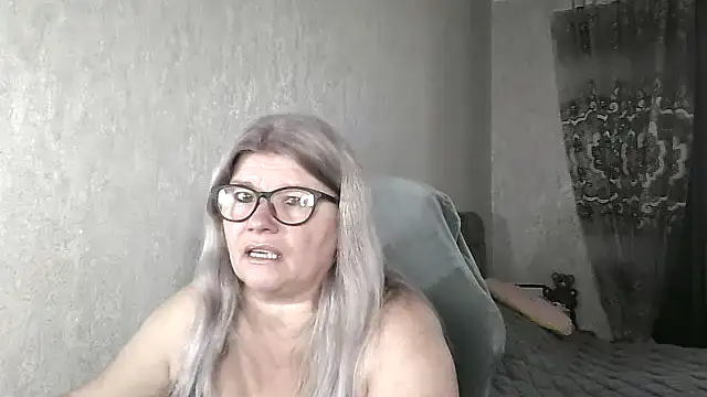Snapshot of Diana_49 chatting on May 27, 2026, 7:38 am Diana 49 online show from May 27, 2026, 7:38 am