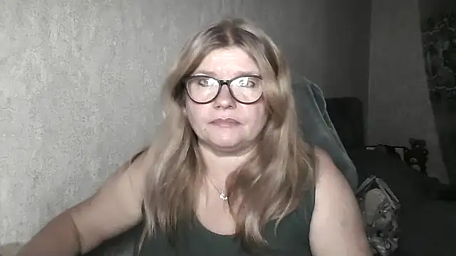Snapshot of Diana_49 chatting on June 2, 2026, 5:42 am Diana 49 online show from June 2, 2026, 5:42 am