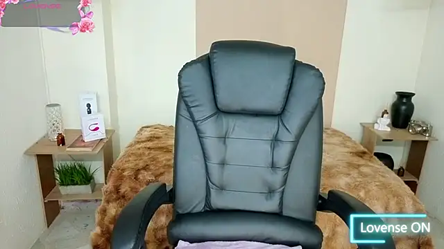 AnisiaFarina online show from October 16, 2025, 11:22 am