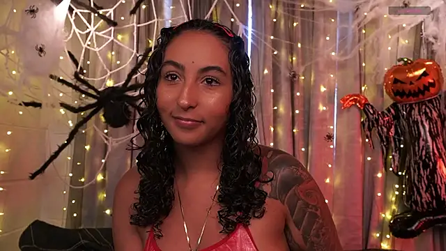 agatha collins  online show from October 16, 2025, 7:04 pm