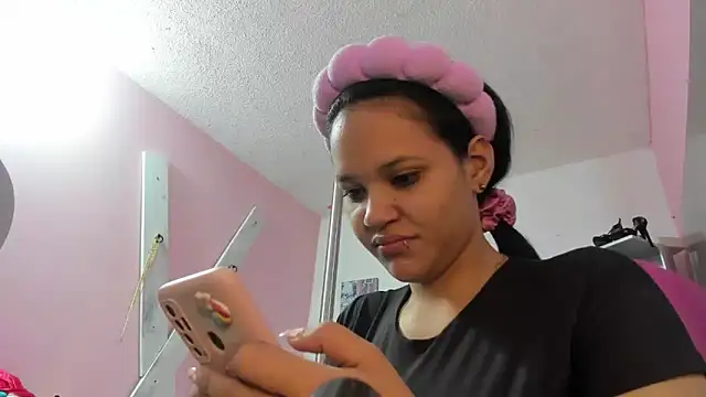 CAMILA--REY online show from December 4, 2025, 11:52 am