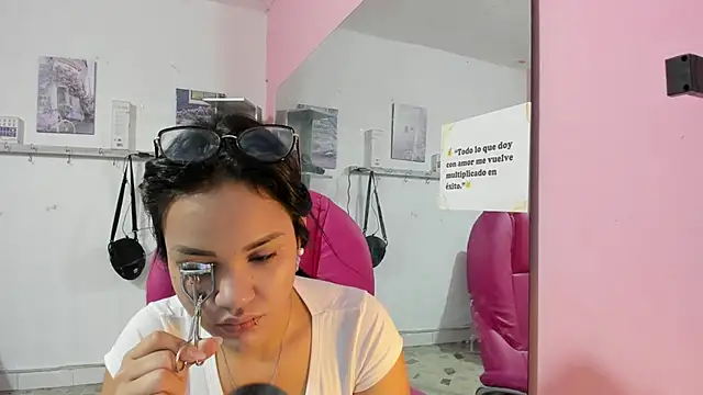 Snapshot of CAMILA--REY chatting on January 17, 2026, 11:59 am CAMILA--REY online show from January 17, 2026, 11:59 am