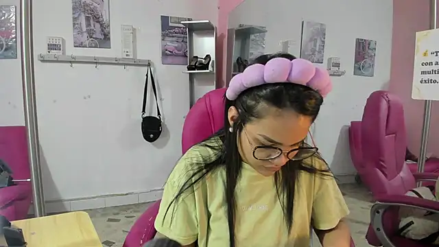 Snapshot of CAMILA--REY chatting on February 1, 2026, 11:20 am CAMILA--REY online show from February 1, 2026, 11:20 am