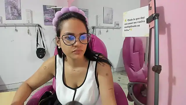 Snapshot of CAMILA--REY chatting on February 9, 2026, 11:25 am CAMILA--REY online show from February 9, 2026, 11:25 am