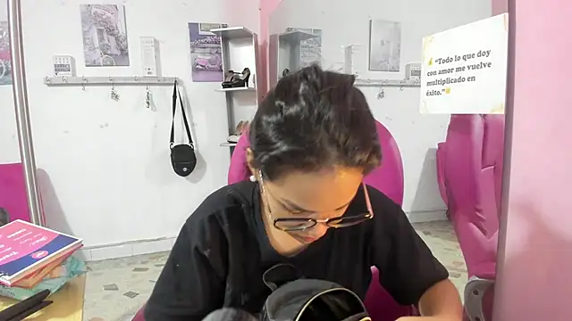 Snapshot of CAMILA--REY chatting on February 11, 2026, 11:26 am CAMILA--REY online show from February 11, 2026, 11:26 am