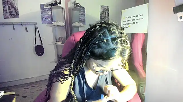 Snapshot of CAMILA--REY chatting on February 15, 2026, 11:41 am CAMILA--REY online show from February 15, 2026, 11:41 am