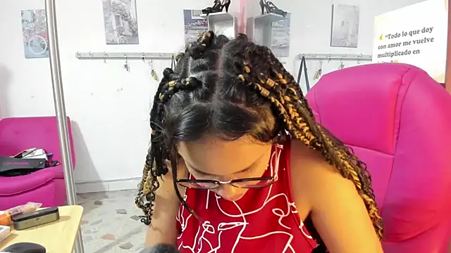 Snapshot of CAMILA--REY chatting on February 17, 2026, 11:50 am CAMILA--REY online show from February 17, 2026, 11:50 am