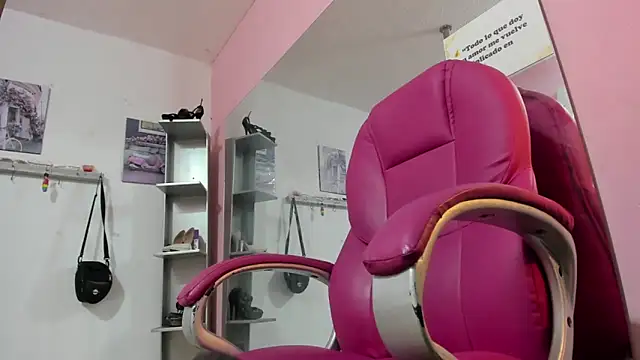 Snapshot of CAMILA--REY chatting on February 23, 2026, 11:29 am CAMILA--REY online show from February 23, 2026, 11:29 am